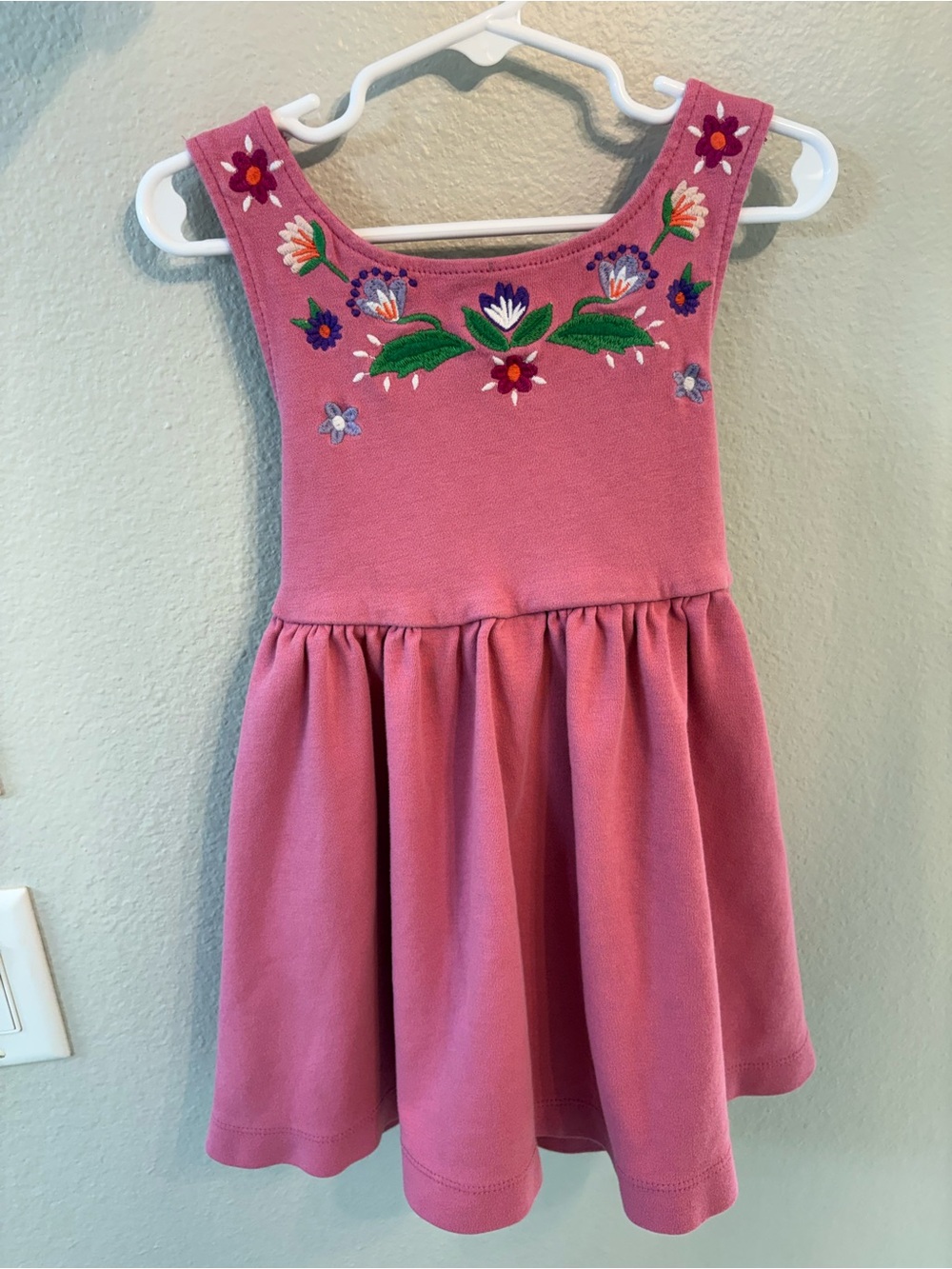 Mini Boden Pinafore Pink Embroidered Dress size 4/5 girl’s Criss Cross Back